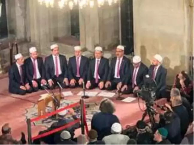 Eyüp Sultan'da Regaip Kandili coşkusu