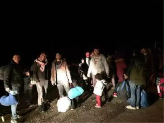 Avrupa'ya gitmek isteyen düzensiz göçmenler Çanakkale'de sahillere gelmeye başladı