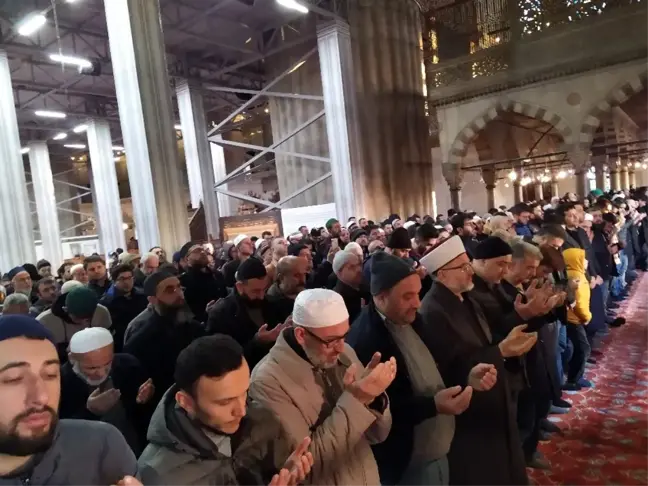 Sultanahmet Camii'nde 'İblib şehitleri' için gıyabi cenaze namazı kılındı