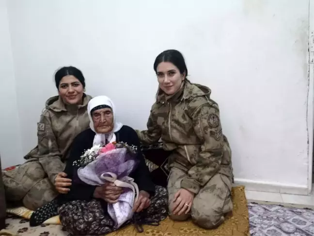 114 Yaşındaki Fatma ninenin kadınlar günü kutlandı