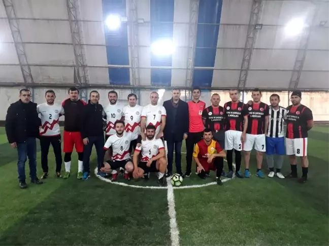 Hakkari'de kurumlar arası halı saha futbol turnuvası
