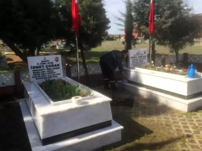 Susurluk'ta şehitlerin mezarları temizlendi