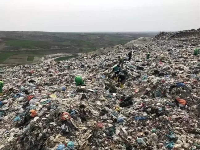 Annesinin öldürdüğü bebek çöplükte aranıyor