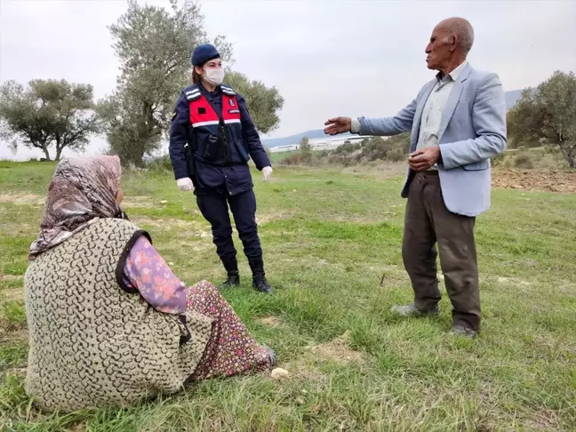 Manisa'da jandarma ekipleri vatandaşlara koronavirüs hakkında uyarılarda bulundu
