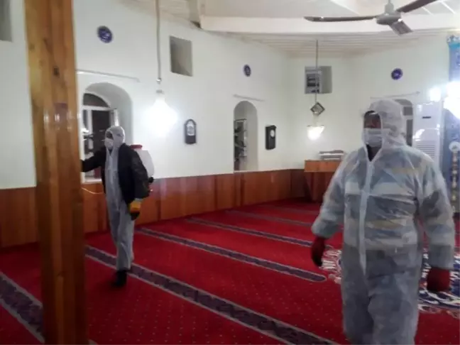 Aslanapa'da tüm camiler temizlenip dezenfekte edildi
