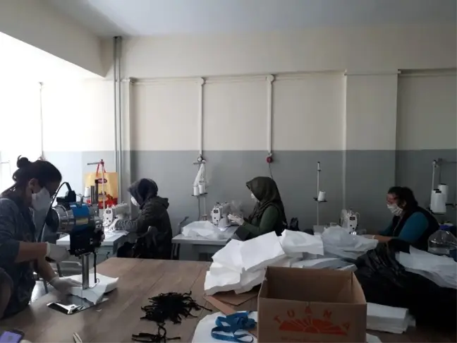 Halk Eğitim Merkezi maske üretimine başladı-