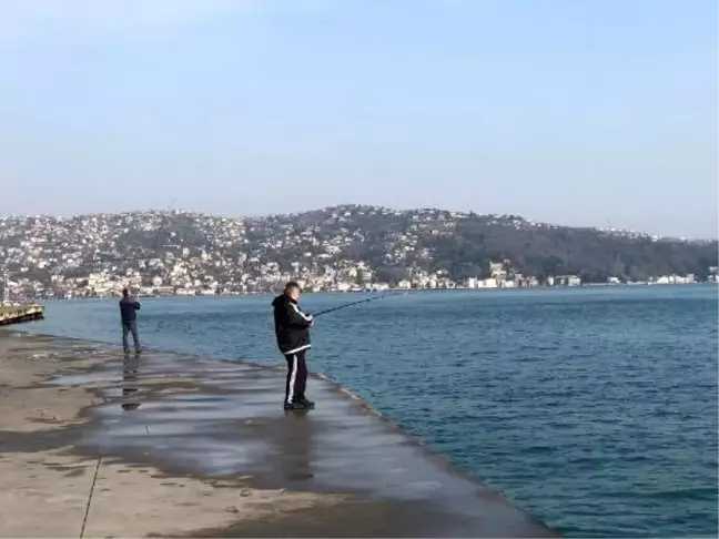 Tarabya Sahili'nde yasağı çiğneyip balık tuttular