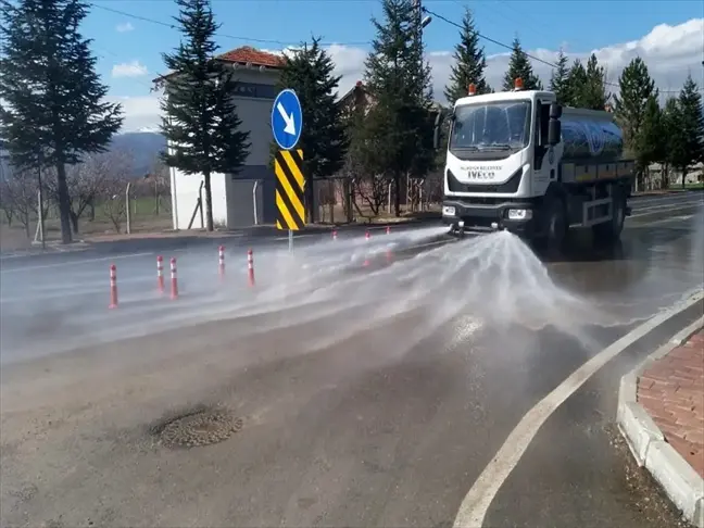 Yalıhüyük'de belediyenin dezenfekte çalışmaları