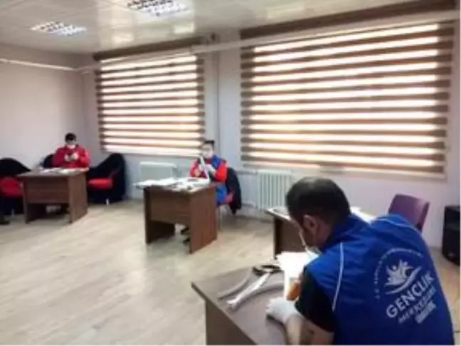 Manyas'ta siperlik maske üretimine başlandı