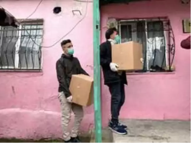 İşadamı Nevzat Kaya ihtiyaç sahiplerine yüzlerce gıda kolisi dağıttı
