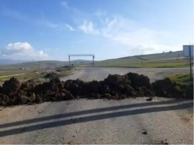 Yalıhüyük'de kontrolsüz yollar kapatıldı