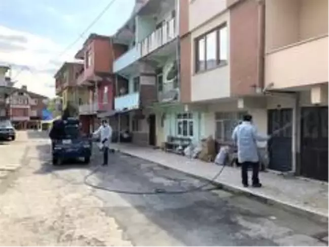 Muhtar tüm köyü baştan sona dezenfekte etti
