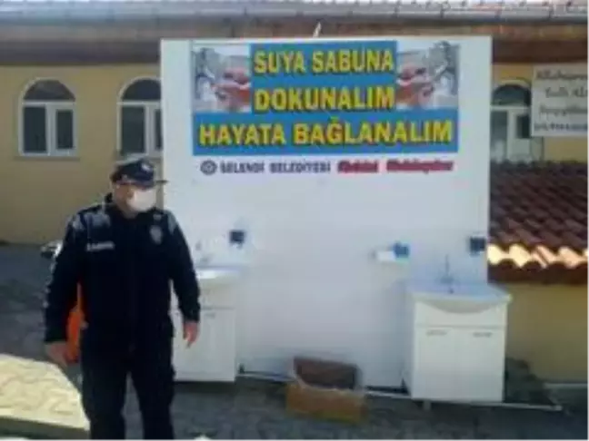 Selendi'de pazar yeri girişine hijyen istasyonu