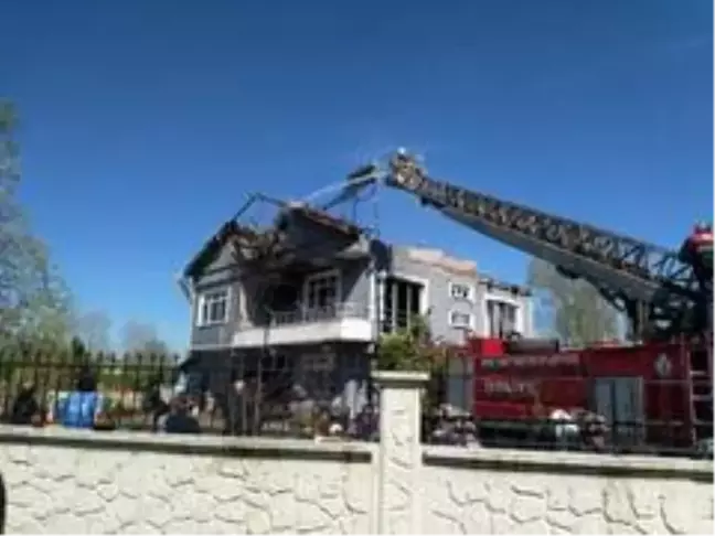 Patlayan televizyon evi yaktı