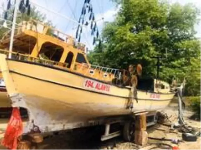 Antalya'da balıkçı teknesi yandı