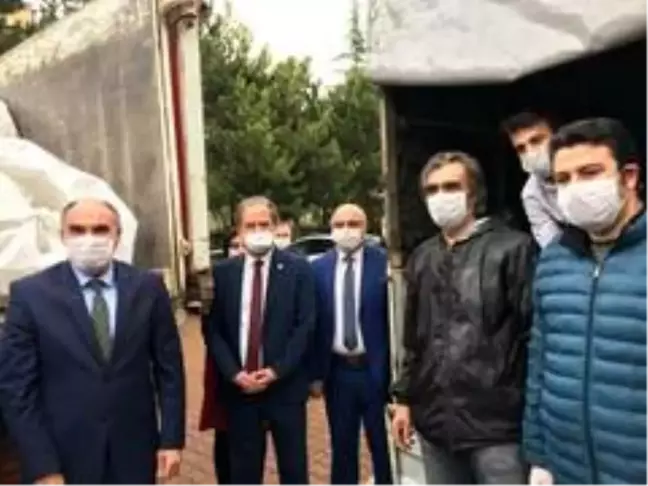 Kayseri'de, öğretmenler ihtiyacı olan 500 aileye un dağıttı