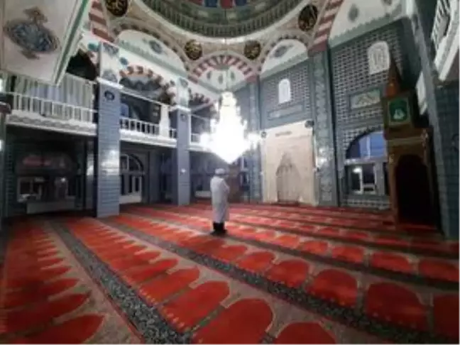 Ardahan'da, koronavirüs nedeniyle ilk teravih namazı cemaatsiz kılındı