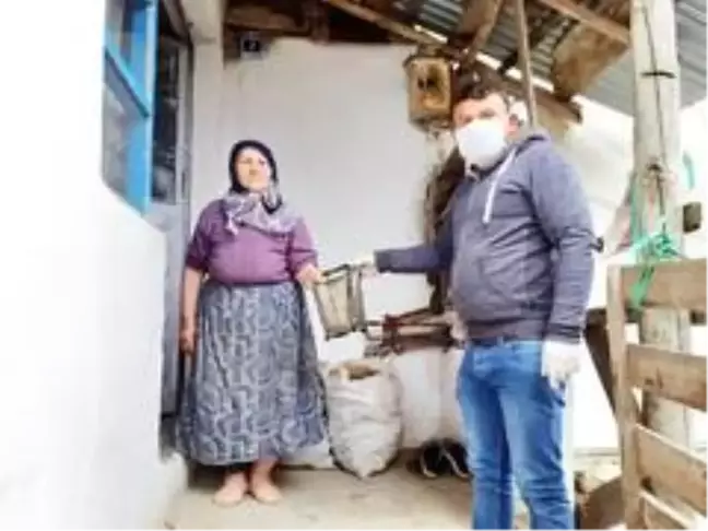 Muhtardan köylülere ücretsiz dezenfektan seti