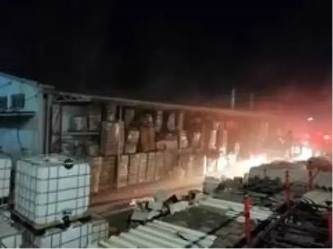 Tuzla'da dezenfektan üretimi yapan fabrikada korkutan yangın
