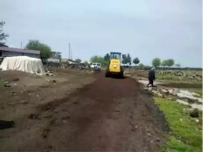 Bağlar'da yol yapım çalışmaları sürüyor
