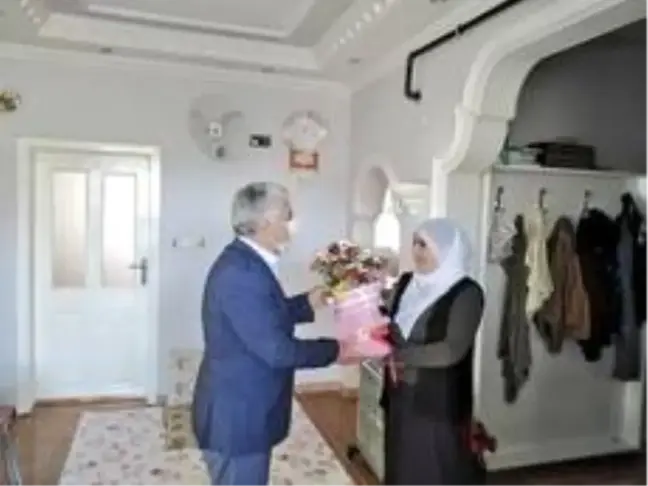Başkan Karamehmetoğlu'ndan Anneler Gününde anlamlı ziyaret