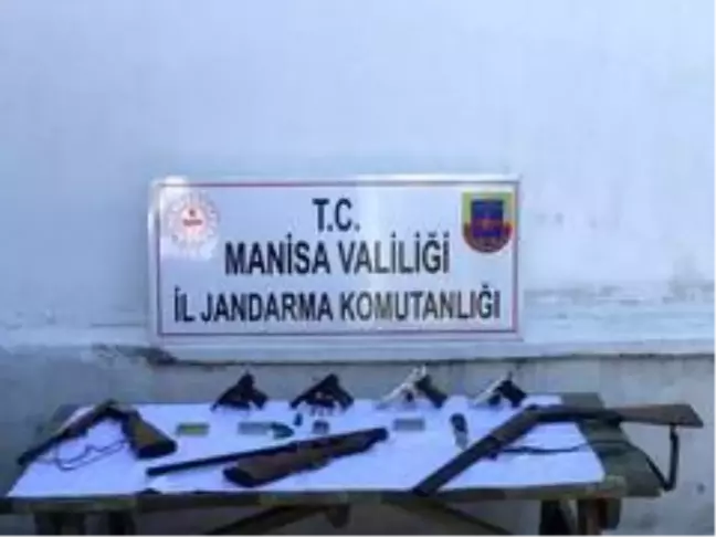 Jandarmadan ruhsatsız silah operasyonu: 3 gözaltı