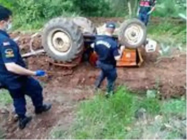 Çalışırken devrilen traktörün altında çiftçi hayatını kaybetti