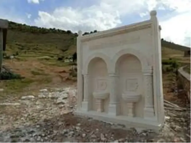 Ölen babası ve eşi için mezarlığa çeşme yaptırdı