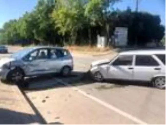 Son dakika güncel: Bursa'da otomobiller çarpıştı: 2 yaralı