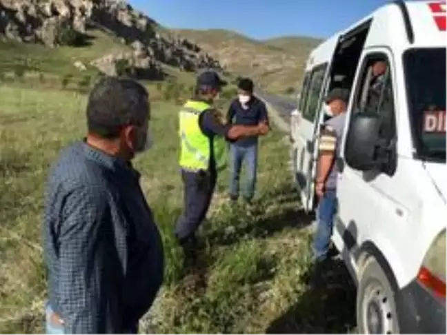 Şuhut jandarmasından mevsimlik işçi servisi ve zirai araçlara denetim