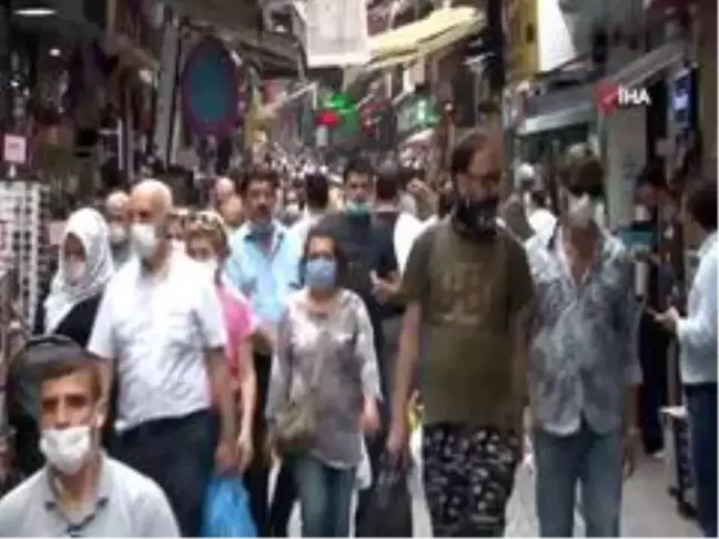 Kontrollü normalleşme sürecinde Eminönü tıklım tıklım