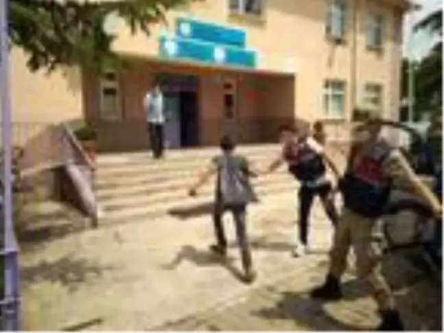 Kimliğini evde unutan öğrencinin yardımına jandarma yetişti