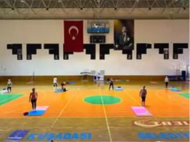 Kuşadası Belediyesi'nden ücretsiz aerobik kursu