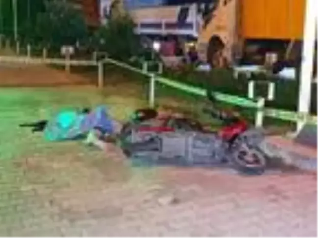 Kaldırıma devrilen elektrikli motosikletin sürücüsü öldü