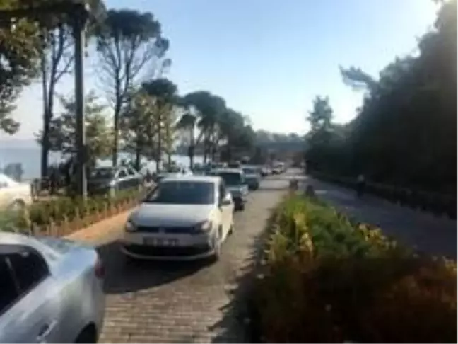 Kuşadası'ndaki milli parkta bayram kuyruğu