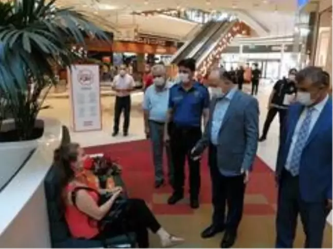 Maltepe'de alışveriş merkezinde korona virüs denetimleri