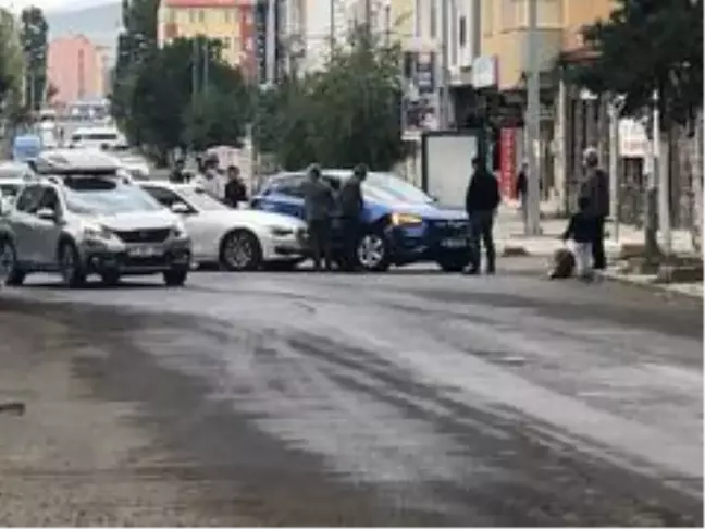 Kars'ta iki araç çarpıştı