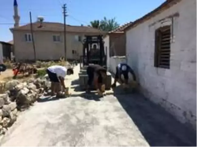 Didim Akköy Mahallesi'nde yol yapım çalışmaları sürüyor