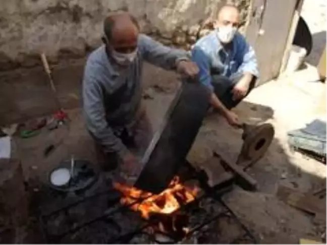 Baba mesleği kalaycılığı ayakta tutmaya çalışıyorlar