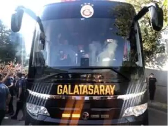 Galatasaray derbi için yola çıktı