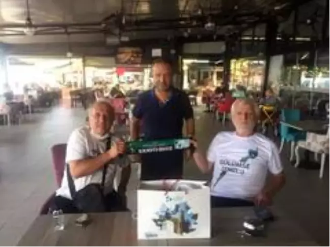Başkan Hürriyet'ten Kocaelisporlu eski futbolcuya hediye