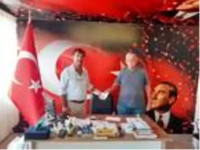 Seyyar satıcı, yolda bulduğu parayı muhtara teslim etti