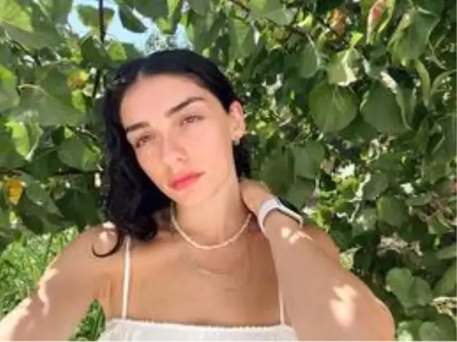 Hazar Ergüçlü kimdir? Hazar Ergüçlü sevgilisi kimdir? Hazar Ergüçlü yaşı kaçtır? Hazar Ergüçlü dizileri nelerdir?