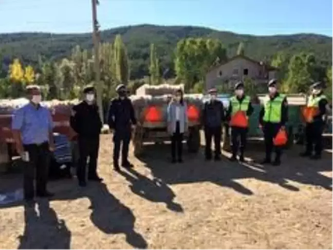 50 Traktöre 100 adet reflektör takıldı