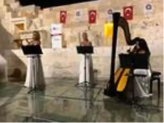 'Trio Patara Grubu' ilk konserini Patara'daki meclis binasında verdi