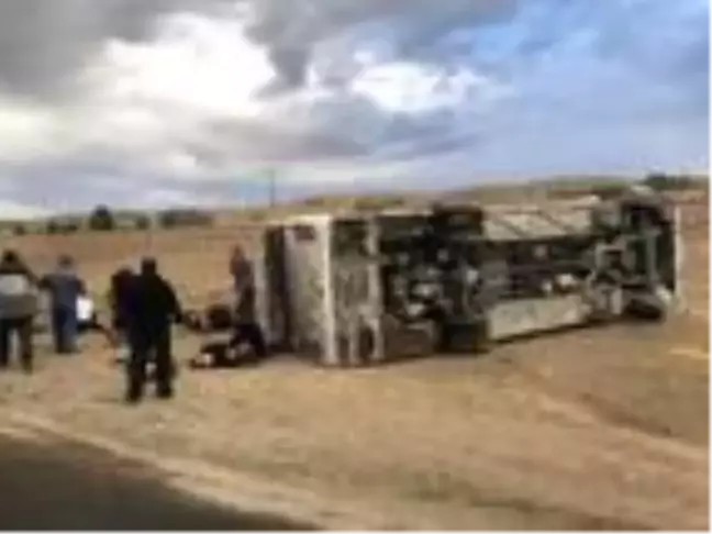 Yozgat'ta midibüs devrildi: 16 yaralı
