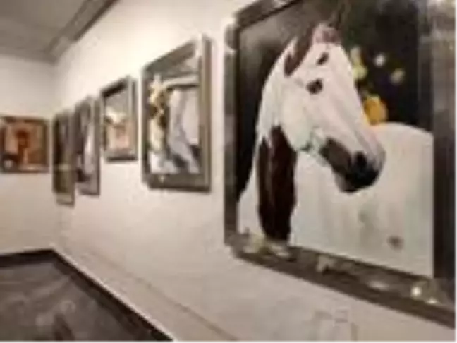 Ressam Tülin Kanun'dan 'can dostlara' özel sergi