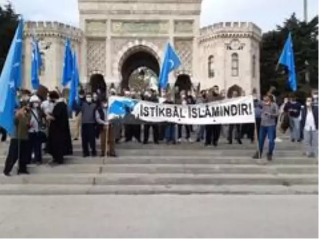 Beyazıt Meydanı'nda Fransa'nın İslam'a karşı açıklamaları protesto edildi