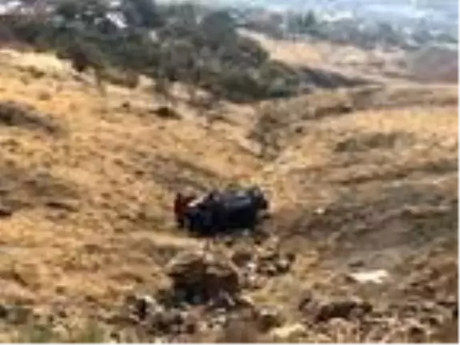 Elazığ'da kamyonet şarampole yuvarlandı: 1 yaralı