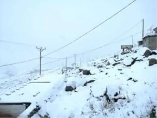 Kar Rize'nin yaylalarını beyaza bürüdü